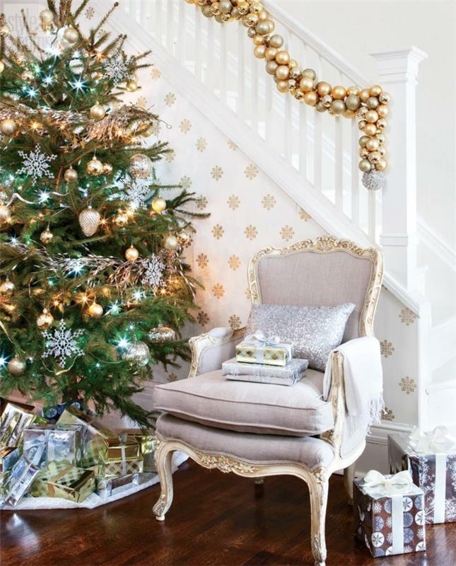 Χριστουγεννιάτικες ιδέες διακόσμησης με το χρώμα χρυσό γιορτινό και πομπό