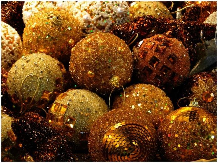 Χριστουγεννιάτικες ιδέες διακόσμησης με το χρώμα χρυσό και λάμψη