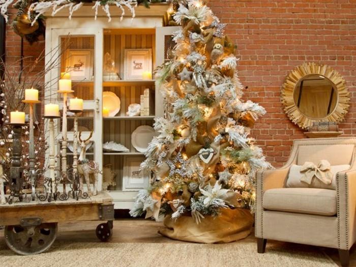 Χριστουγεννιάτικες ιδέες διακόσμησης με το χρώμα χρυσή διακόσμηση poinsettia
