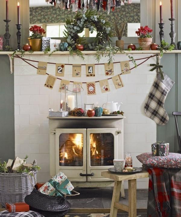 Χριστουγεννιάτικη διακόσμηση εξοχική κουζίνα με ζεστή ατμόσφαιρα κουζίνα