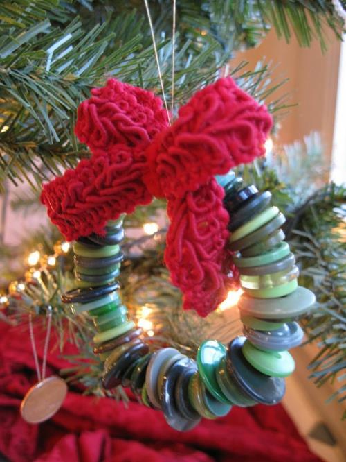 Χριστουγεννιάτικη διακόσμηση φτιάξτε μόνοι σας κουμπιά στεφάνι πράσινες αποχρώσεις