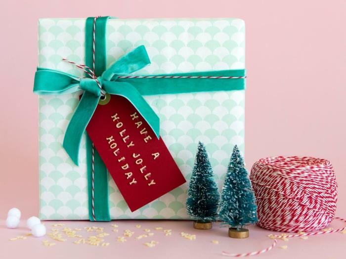 Χριστουγεννιάτικα δώρα δώρο συσκευασίας δώρα όμορφα τυλίγοντας μέντα πράσινο