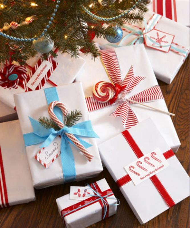 Τυλίξτε δώρα Χριστουγέννων Τυλίγοντας δώρα δώρα ωραίο λευκό κόκκινο