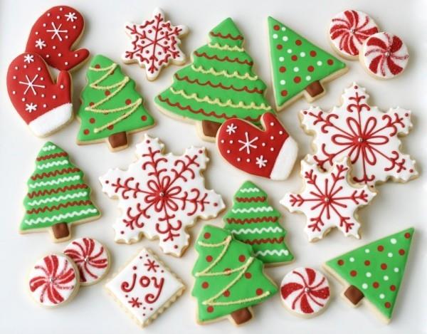 Bήστε Χριστουγεννιάτικα μπισκότα σε κόκκινο και πράσινο χρώμα