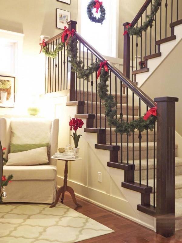 Χριστουγεννιάτικο στεφάνι όμορφη διακοσμητική σκάλα