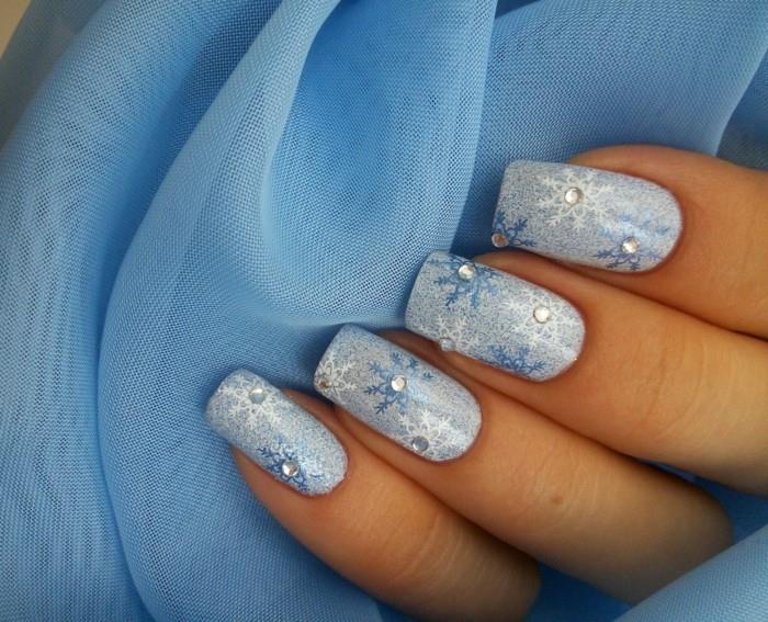 Χριστουγεννιάτικα νύχια γαλάζιες ασημί νιφάδες χιονιού