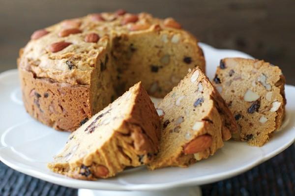 Χριστουγεννιάτικα γλυκά Pan de Pascua κομμένα κομμάτια