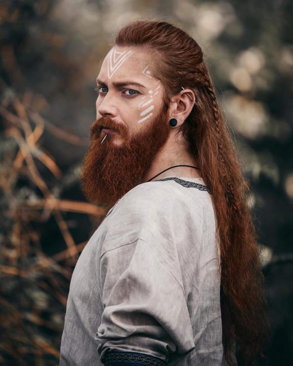 Viking χτενίσματα για γυναίκες και άνδρες, εμπνευσμένα από τη σκανδιναβική κουλτούρα μακριά μαλλιά γενειάδα κόκκινα ιστορικά αληθινά
