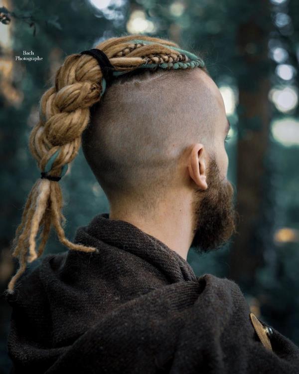 Viking χτενίσματα για γυναίκες και άνδρες, εμπνευσμένα από τη σκανδιναβική κουλτούρα mohawk hairstyle που φοβούνται οι άνδρες
