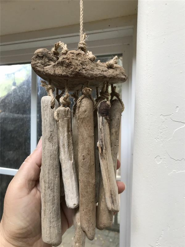 Φτιάξτε κουδουνίσματα με φυσικά υλικά DIY ιδέες καμπάνες ψάρια. woodjpg