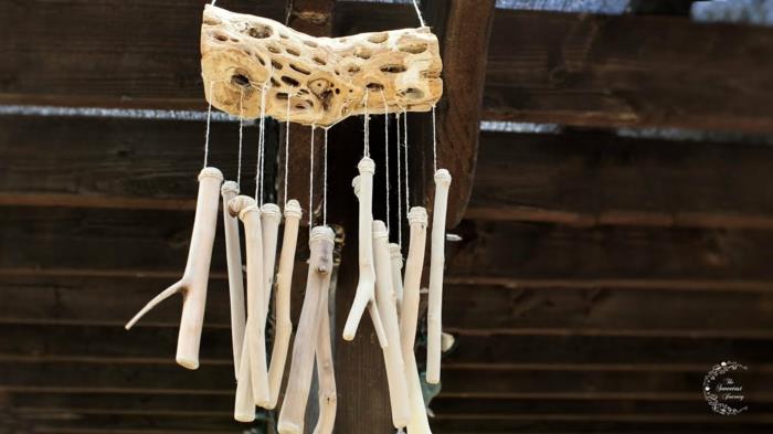 Wind chimes tinker με φυσικά υλικά diy ιδέες καλοκαιρινές ντεκόρ ιδέες πολύχρωμο ξύλο και πέτρες