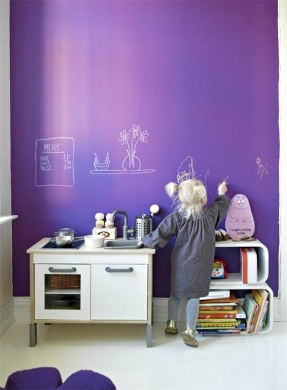 Βαφή τοίχων παιδικό δωμάτιο τοίχο πορφυρή κιμωλία πίνακα μπογιά