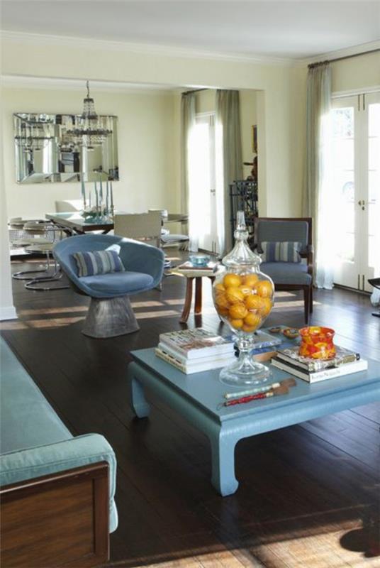 Αξεσουάρ σπιτιού σε μοντέρνα σαλόνι μπλε έπιπλα πορτοκαλί τόνους