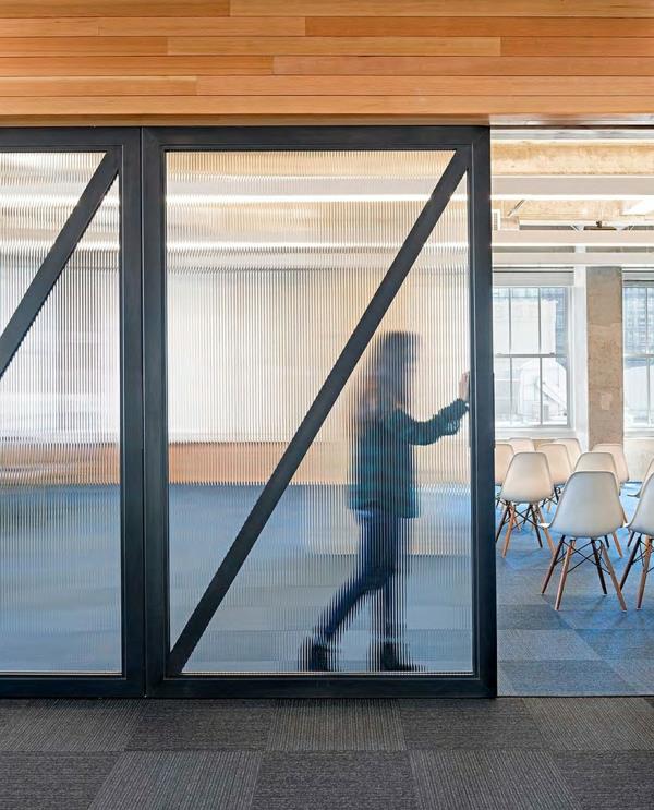 Yelp προσωπικά καταλύματα συρόμενες πόρτες αίθουσας σχεδιασμού του Σαν Φρανσίσκο