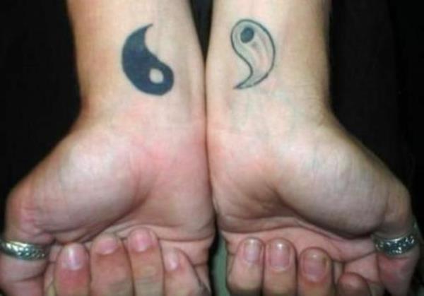 Καρπός τατουάζ Yin και Yang