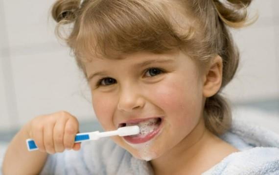 Φτιάξτε μόνοι σας οδοντόκρεμα Βουρτσίστε τα δόντια σας Τα παιδιά φτιάχνουν μόνοι σας οδοντόκρεμα