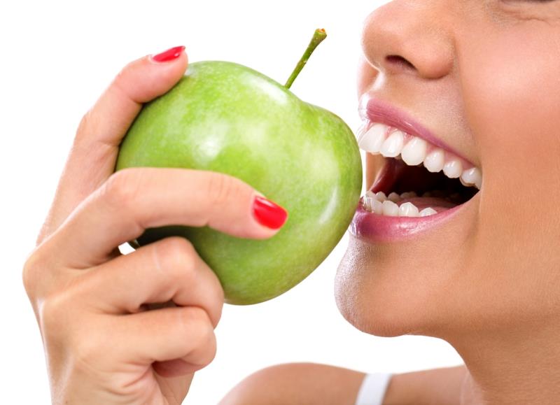 Πονόδοντος τι δαγκώνουν τα υγιή δόντια το μήλο