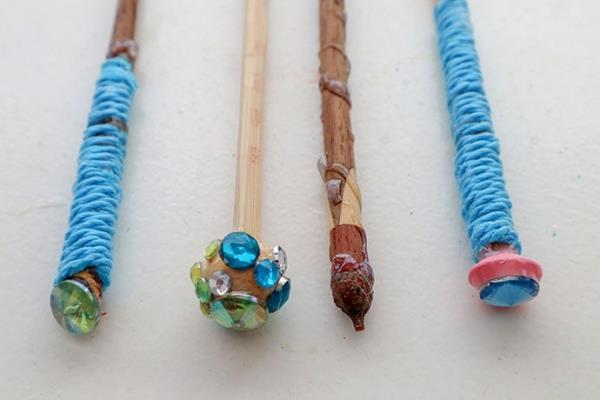 Magic wand tinker with children for Halloween or Mardi Gras - ιδέες και οδηγίες άβαφτα μαγικά ραβδιά πολύχρωμα