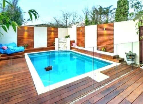 Φράχτη γύρω από την πισίνα ιδέες πολύ ξύλο καλός φωτισμός πολύ ελκυστικό