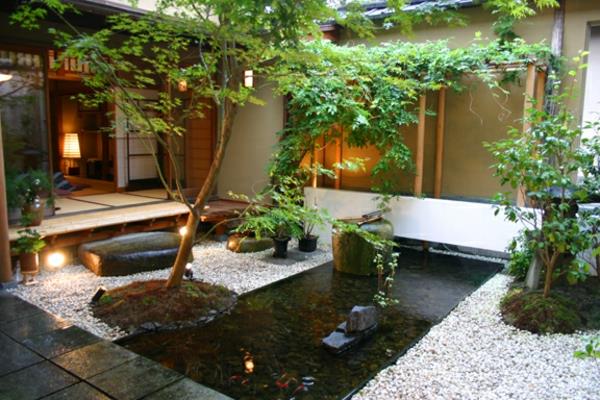 Ο κήπος Zen απλώνει βότσαλα από ιαπωνικούς κήπους