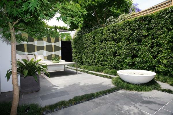 Ο κήπος Zen απλώνει τον τοίχο των ιαπωνικών κήπων