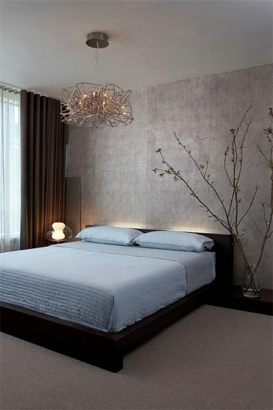 Υπνοδωμάτιο Ζεν όμορφο σχέδιο δωματίου, γαλάζιο σεντόνι λεπτό φως πίσω από το κρεβάτι φωτιστικό κομοδίνο ανθισμένα κλαδιά