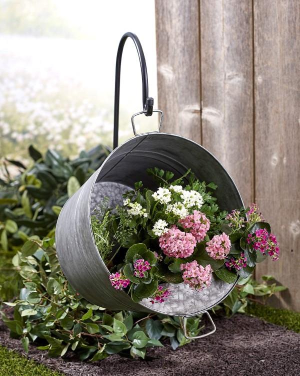 Διακοσμήστε τη μπανιέρα ψευδαργύρου - ιδέες και συμβουλές για μια ρουστίκ διακόσμηση κήπου κρεμασμένες ιδέες κήπου
