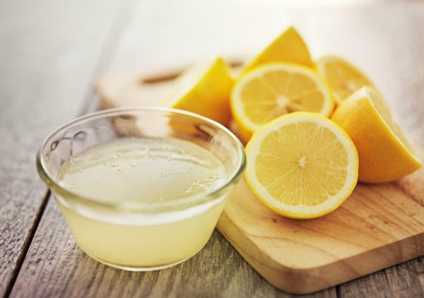 Προετοιμάστε λεμόνι δίαιτας αποτοξίνωσης ποτήρι Πιέστε λεμόνια