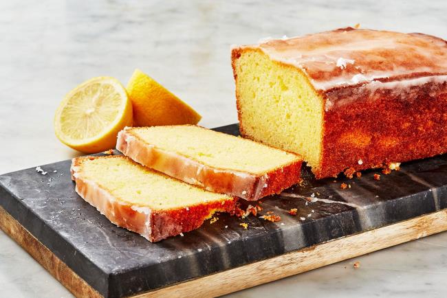 Το κέικ λεμονιού ψήνει δύο συνταγές φρέσκο ​​κίτρινο χρώμα προέρχεται από τριμμένη φλούδα λεμονιού