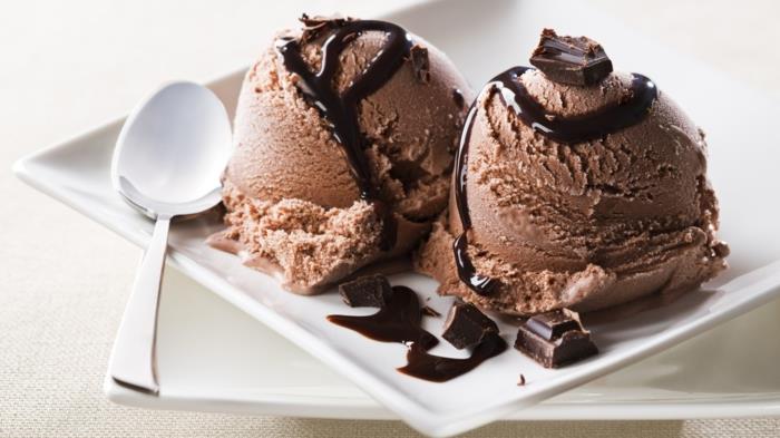 Χάστε βάρος με σάλτσα σοκολάτας παγωτού σοκολάτας