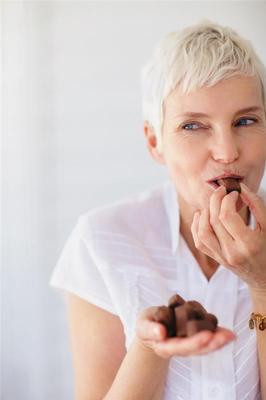 Χάστε βάρος με σοκολάτα τρώγοντας σοκολάτα πλεονεκτήματα μειονεκτήματα