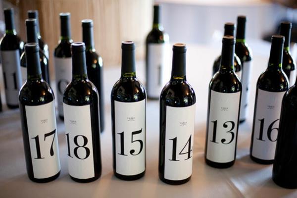 Σχεδιάστε το δικό σας ημερολόγιο έλευσης με μπουκάλια κρασιού
