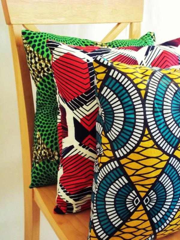 αφρικανικό διακοσμητικό μαξιλάρι με πολύχρωμο μοτίβο
