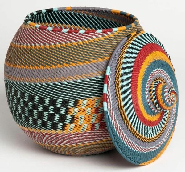 καλάθι διακόσμησης αφρικής με πολύχρωμα αφρικανικά σχέδια