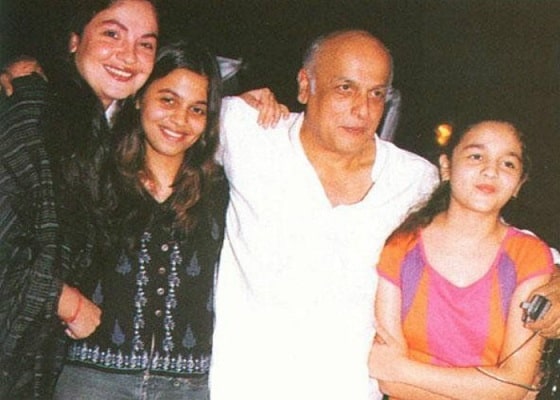 Alia bhatt mokyklos mergaitės nuotrauka