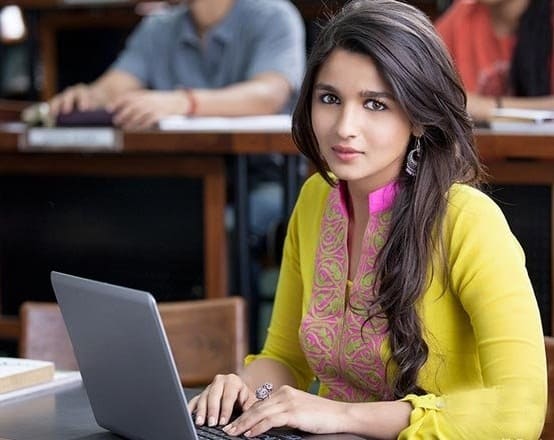 Aktorė alia bhatt College Pics