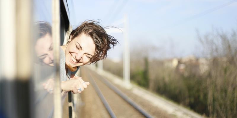 Ταξίδια μόνο πλεονεκτήματα ταξιδιού και διακοπών ταξιδεύοντας με τρένο