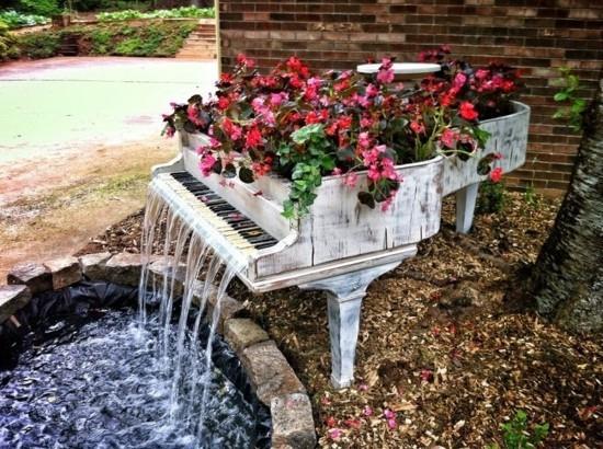 φτιάξτε μόνοι σας παλιά διακόσμηση κήπου για ανακύκλωση πιάνου