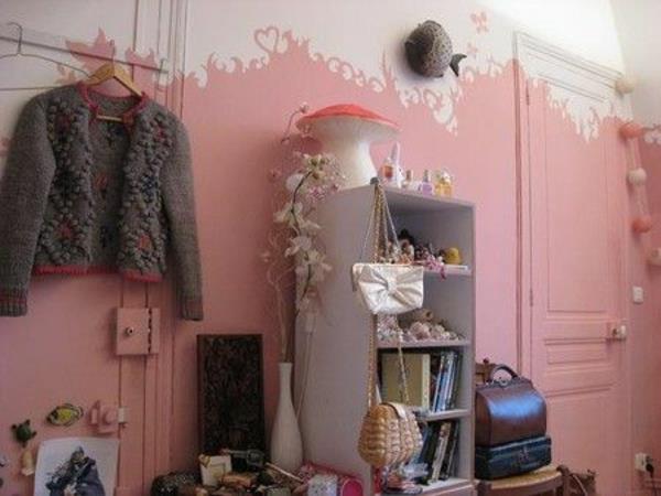 σκούρο ροζ χρώμα τοίχου σαλόνι κλασικά vintage ράφια