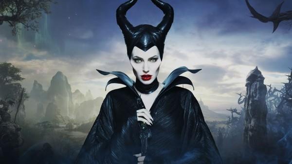 anjelina jolie στο ρόλο της στο maleficent