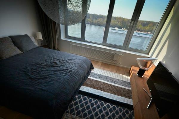 διαμέρισμα ευρύχωρο διπλό κρεβάτι και θέα στον Δούναβη