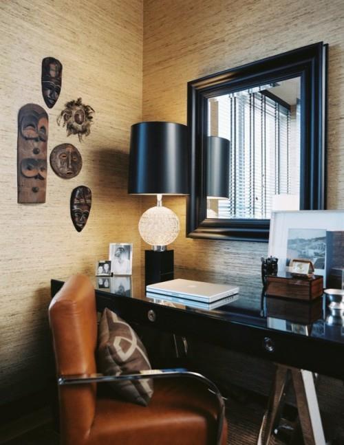 γραφείο καφέ δερμάτινο μαξιλάρι πολυθρόνας φυσική ταπετσαρία επιτραπέζιο φωτιστικό μαύρο