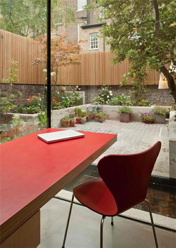 αρχιτεκτονικό σπίτι jewelbox london μοντέρνα αρχιτεκτονική γυάλινοι τοίχοι τραπέζι εργασίας κόκκινο