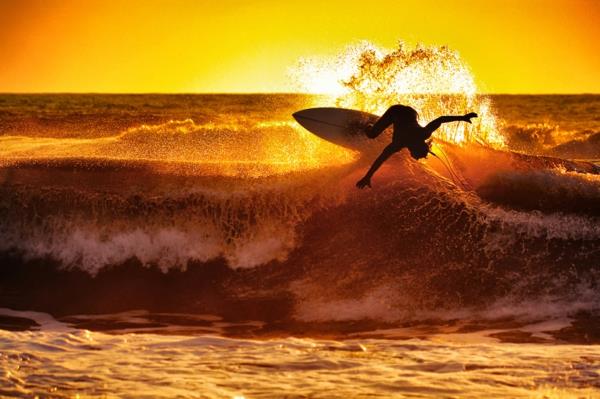 συναρπαστική φωτογραφία surfer chris burkad