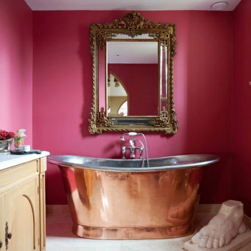 ελκυστικός σχεδιασμός μπάνιου μπανιέρα χάλκινη ροζ τοίχος