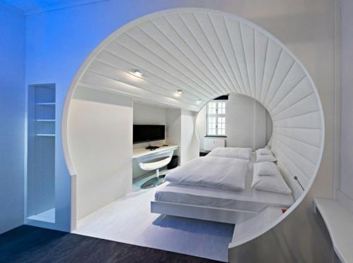 Εξαιρετική κρεβατοκάμαρα σχεδιάζει συμπαγή χώρο ταπετσαρία οροφής