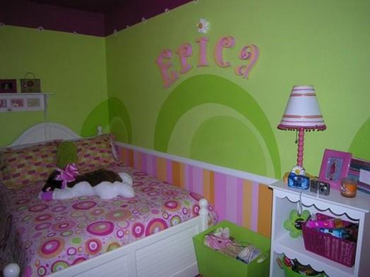 εντυπωσιακή διακόσμηση παιδικού τοίχου παιδικό κρεβάτι πολύχρωμο