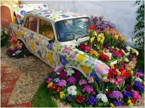 φανταχτερή διακόσμηση κήπου λουλούδι κήπο ρετρό αυτοκίνητο
