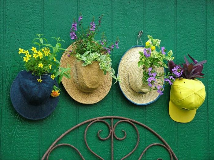 Φτιάξτε μόνοι σας ασυνήθιστες διακοσμήσεις κήπου με καπέλα
