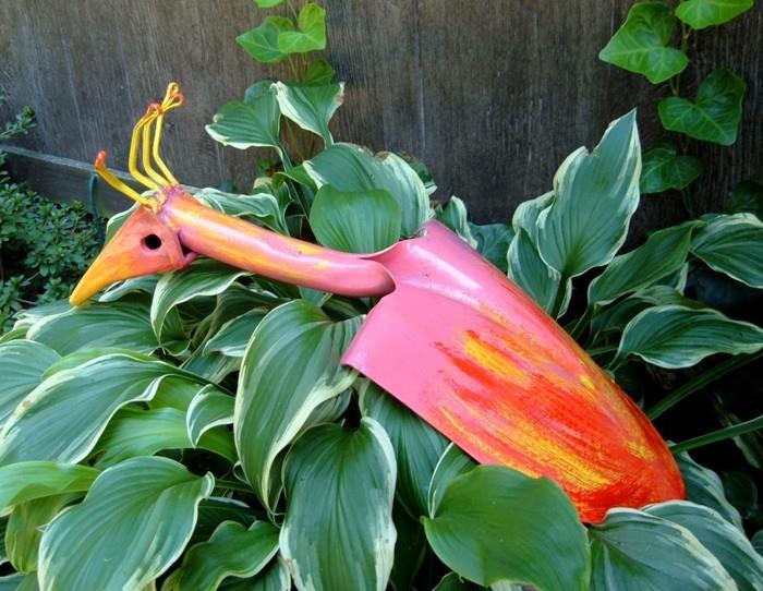 Κάντε ασυνήθιστες διακοσμήσεις κήπου μόνοι σας ανακυκλώνοντας ιδέες diy διακοσμήσεις κήπου πουλί από φτυάρι